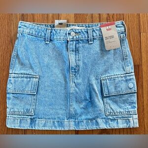 Levi’s women 94’ Cargo mini skirt size 24